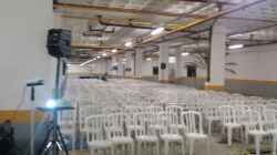 Antena receptora Televoto instalada em galpão preparado para evento